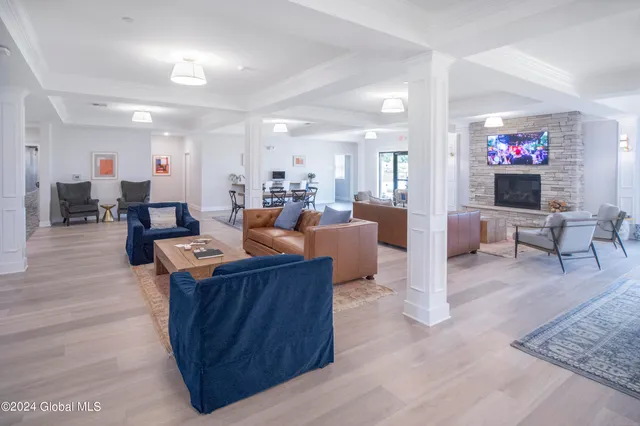 $1,850 | 28 Everett Rd Extension, Colonie, NY 12205