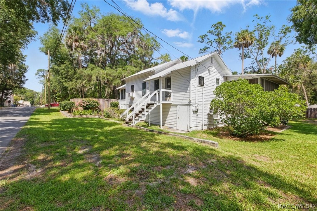 6 62nd Street Yankeetown, FL 34498 - Photo 2 of 55 a front view of a house with garden