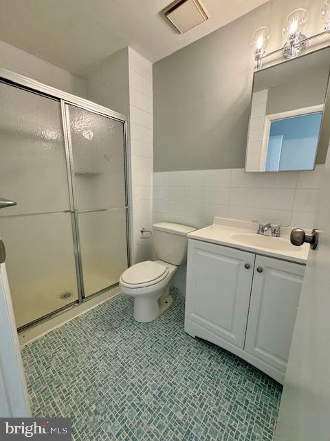 115 Willow Turn Mount Laurel, NJ 08054 - Photo 12 of 13 a bathroom with a toilet sink and shower