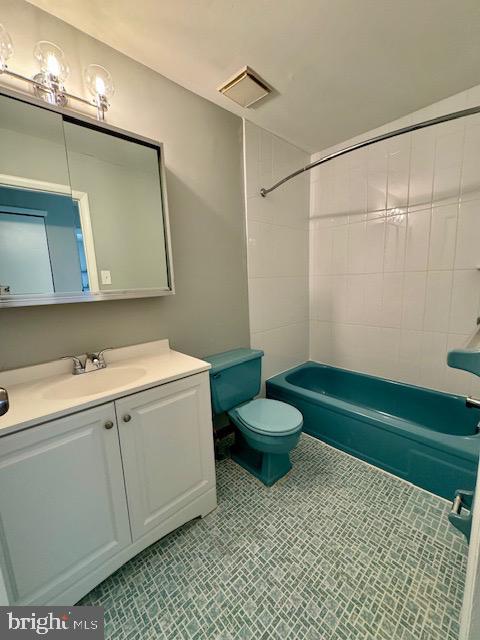 115 Willow Turn Mount Laurel, NJ 08054 - Photo 8 of 13 a bathroom with a sink a toilet and a bathtub