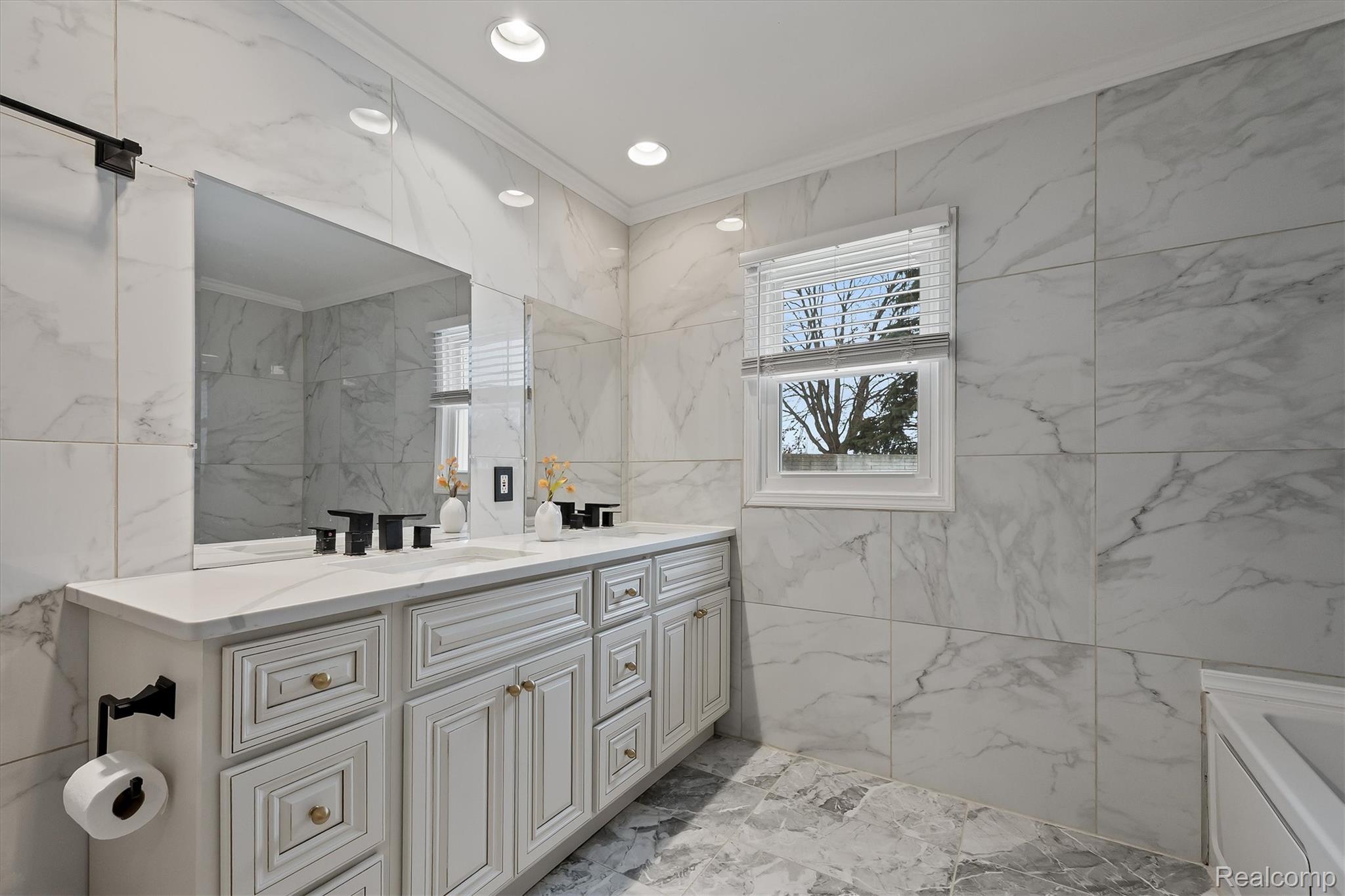 15500 Millar Road Clinton Township, MI 48036 - Photo 11 of 23 21-Millar-13.jpg