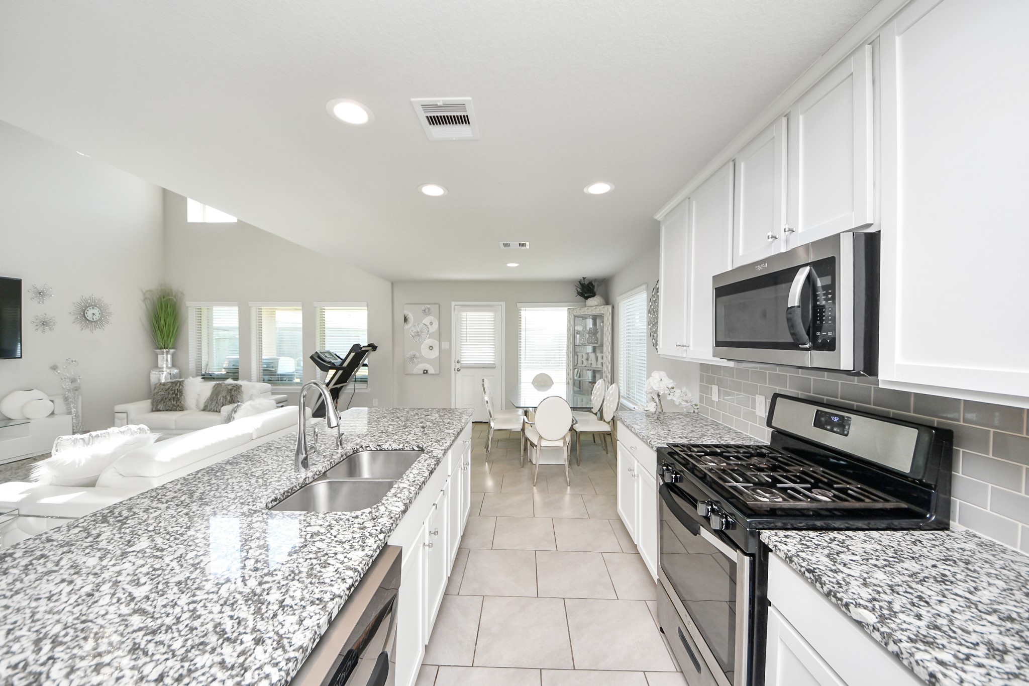 3514 Windham Way Katy, TX 77494 - Photo 30 of 42 a large kitchen with granite countertop lots of counter top space