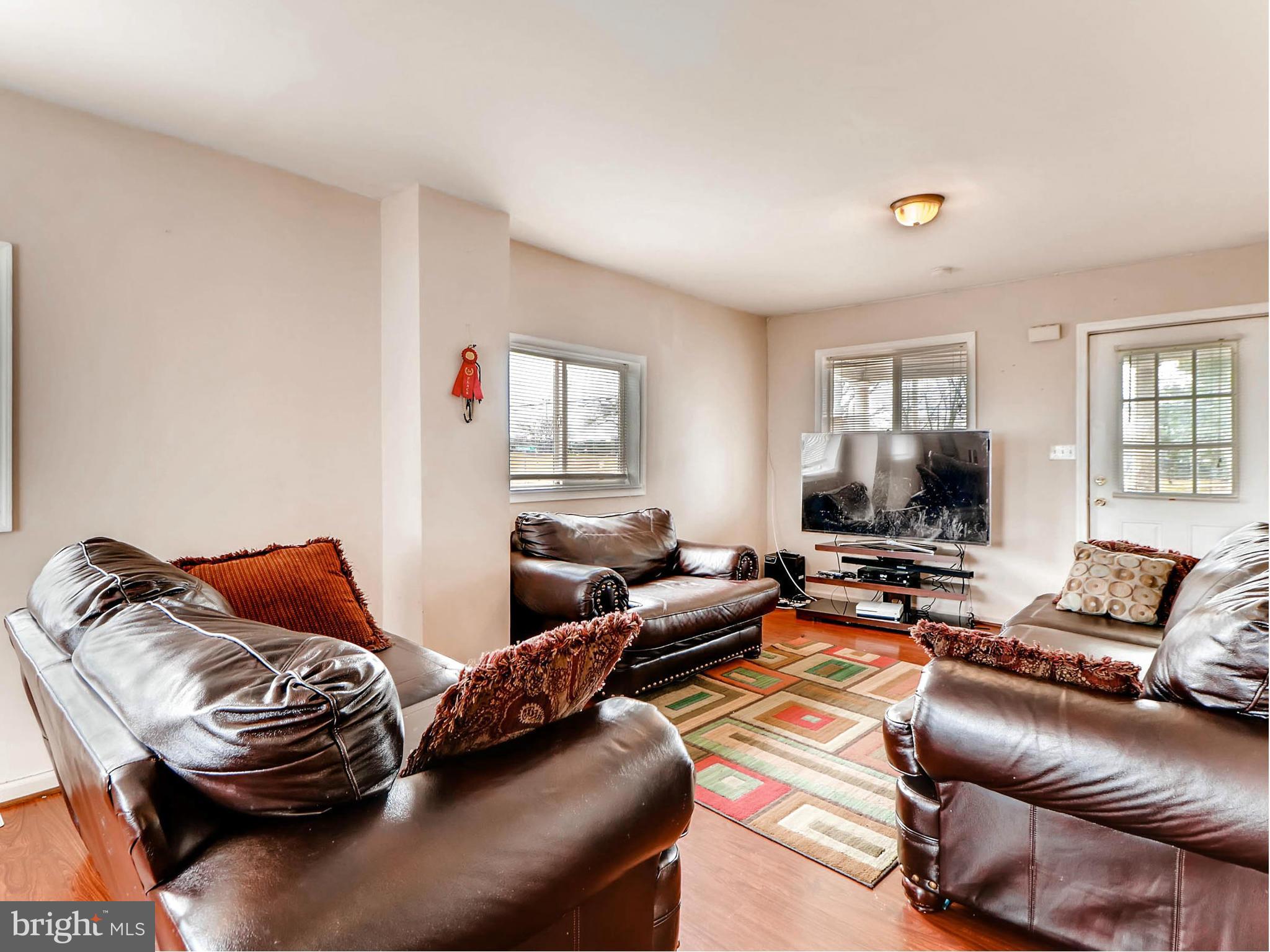 7312 Windsor Mill Road Baltimore, MD 21244 - Photo 2 of 26 Living Room