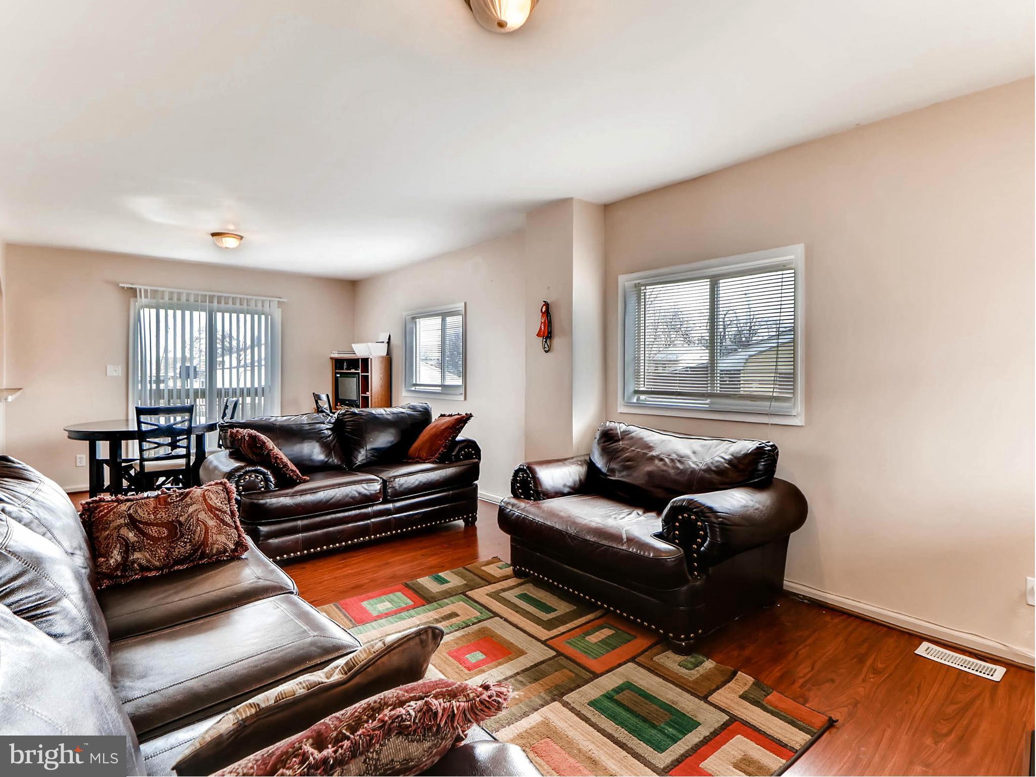7312 Windsor Mill Road Baltimore, MD 21244 - Photo 9 of 26 Living Room