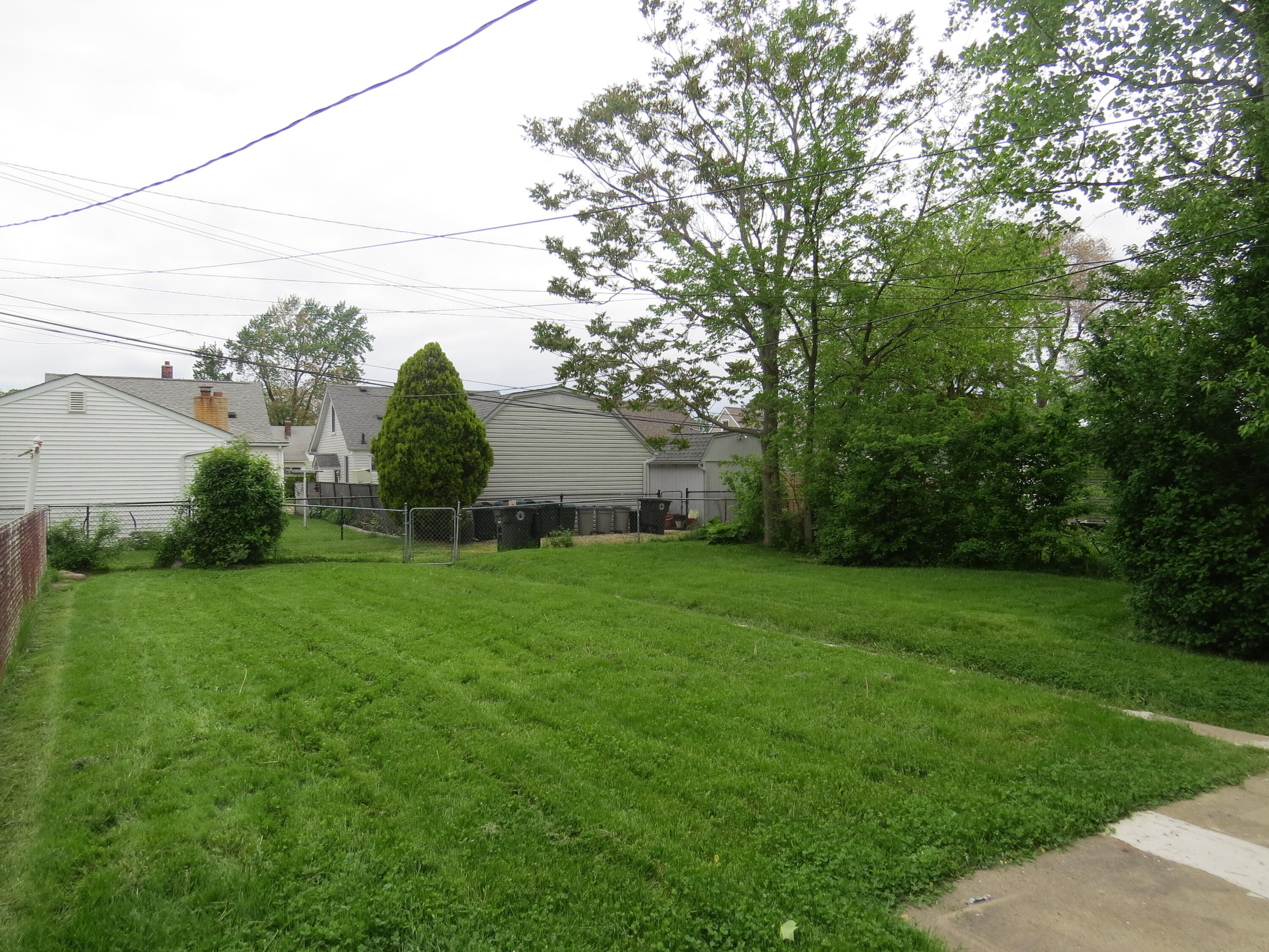 17538 Matthews Street Riverview, MI 48193 - Photo 3 of 12 IMG_3513