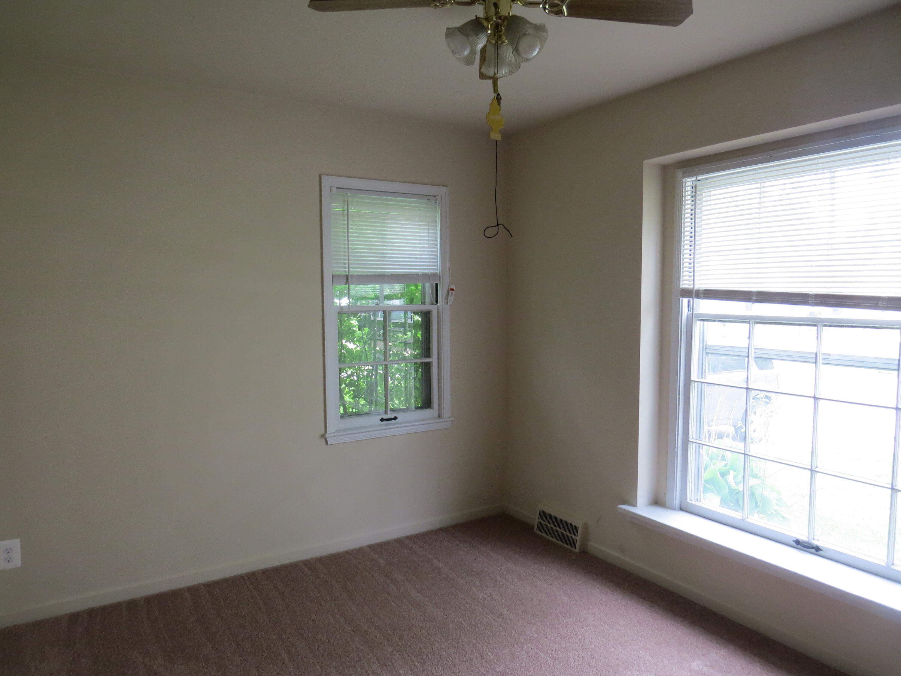 17538 Matthews Street Riverview, MI 48193 - Photo 7 of 12 IMG_3517