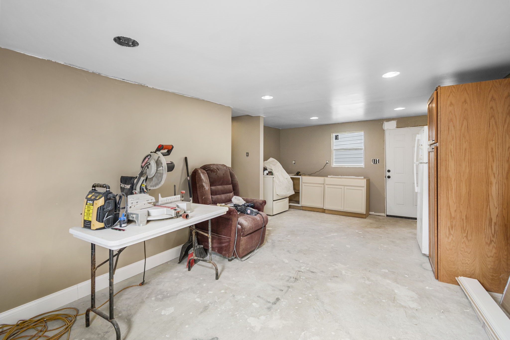 25311 Hardin Store Road Pinehurst, TX 77362 - Photo 24 of 39 a view of a workspace with furniture