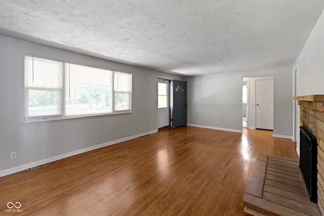 $480,000 | 11994 Greenfield Road, Zionsville, IN 46077