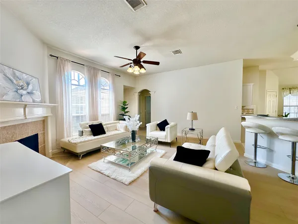 $2,200 | 5822 Carta Valley Lane, Richmond, TX 77469