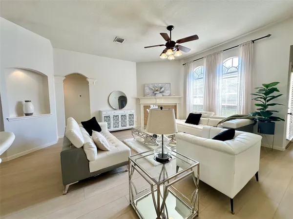 $2,200 | 5822 Carta Valley Lane, Richmond, TX 77469