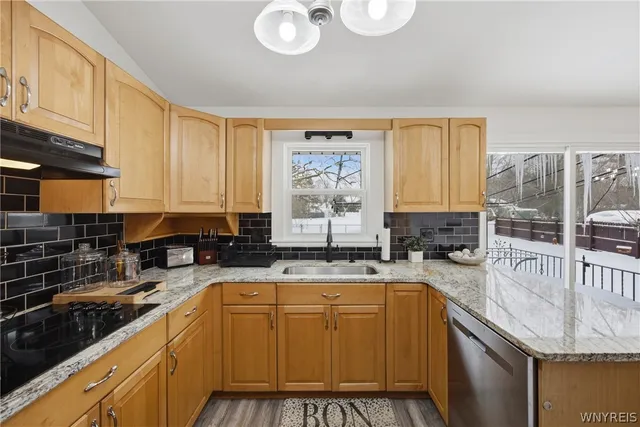 $449,900 | 427 Cherry Lane, Lewiston, NY 14092