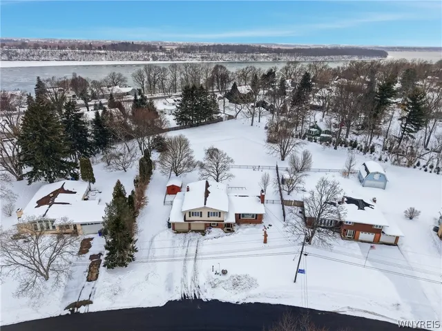 $449,900 | 427 Cherry Lane, Lewiston, NY 14092