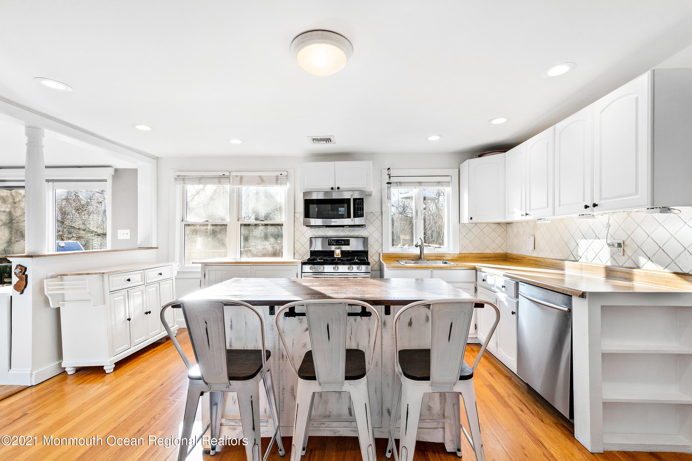 257 Heyers Mill Road Colts Neck, NJ 07722 - Photo 8 of 48 257HeyersOnline-17