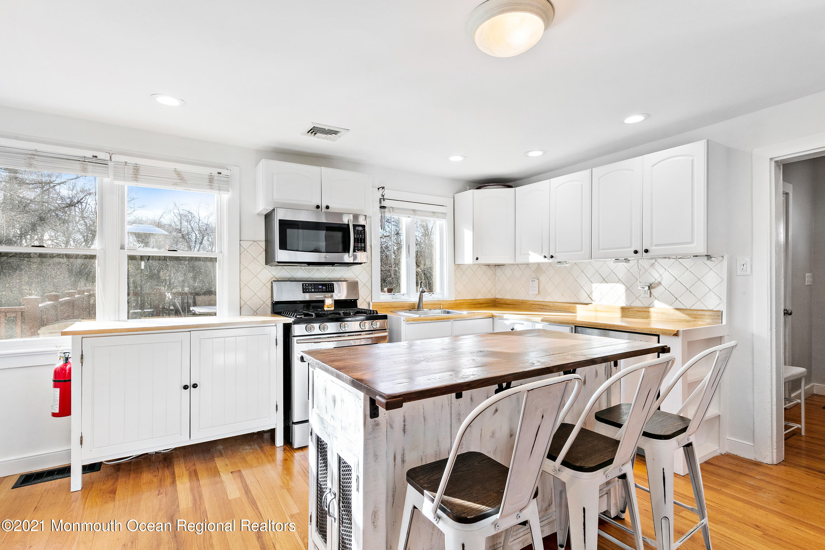 257 Heyers Mill Road Colts Neck, NJ 07722 - Photo 9 of 48 257HeyersOnline-13