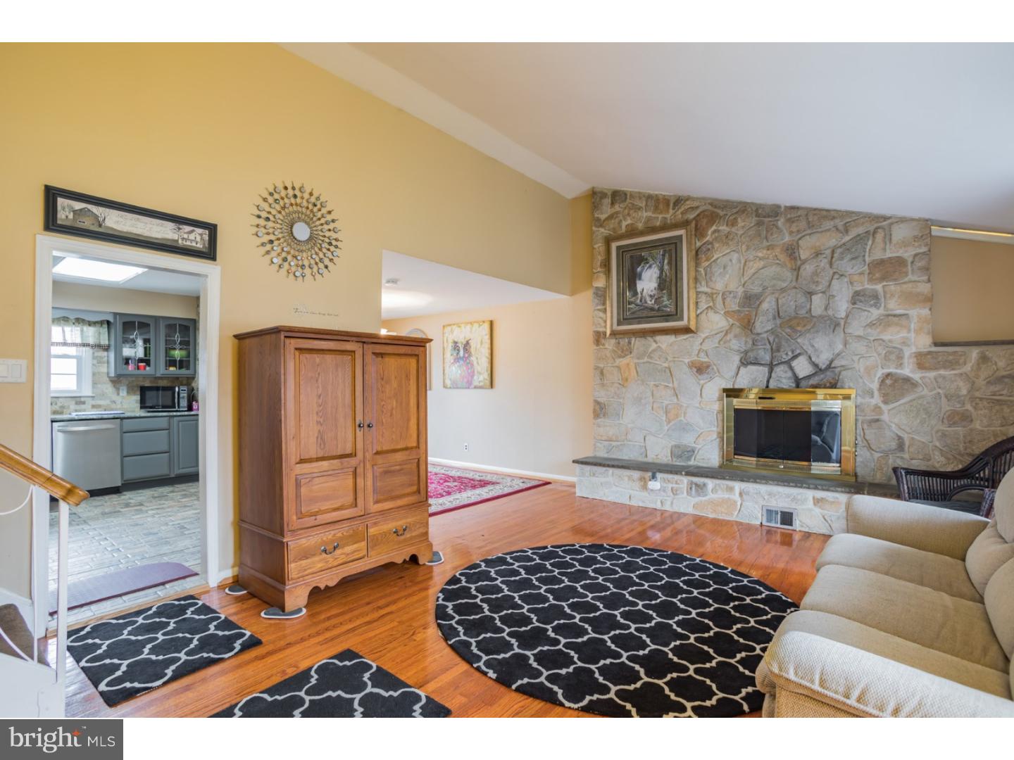 114 Pocasset Road Philadelphia, PA 19115 - Photo 5 of 25 Living Room