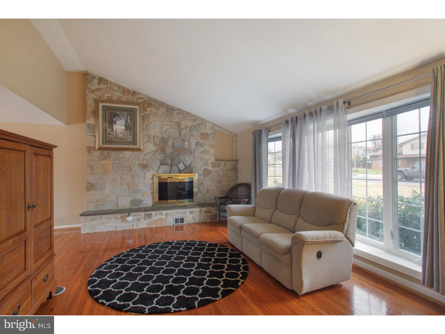114 Pocasset Road Philadelphia, PA 19115 - Photo 7 of 25 Living Room