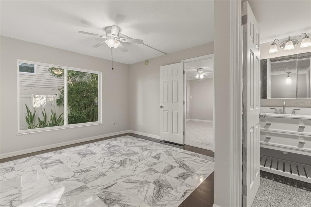 5055 North Beach Road, Unit 106 Englewood, FL 34223 - Photo 21 of 34 en view interior of the house