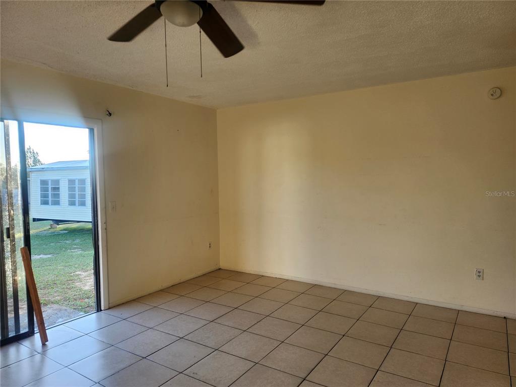 46 Palm Road Ocala, FL 34472 - Photo 5 of 7 a view of an empty room and bathroom