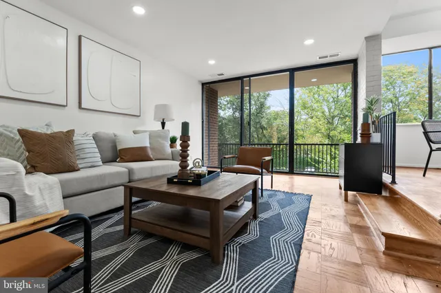 $200,000 | 2114 Bonnywood Lane, Unit 201, Silver Spring, MD 20902