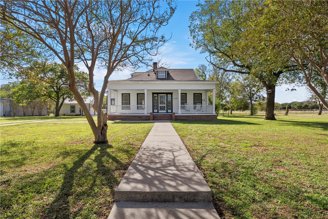 a view of a house with a yard
