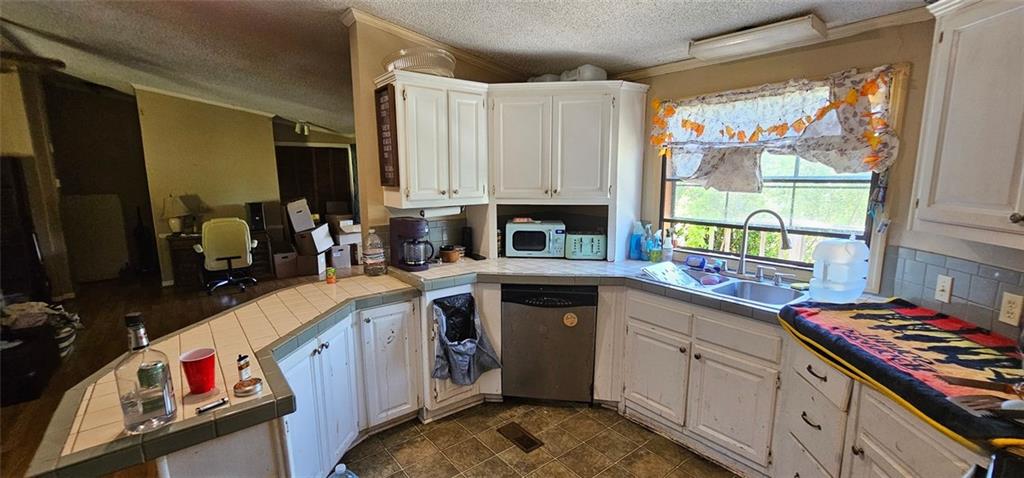 944 Lite-N-Tie Road Macon, GA 31211 - Photo 13 of 36 a kitchen with a sink stove and cabinets