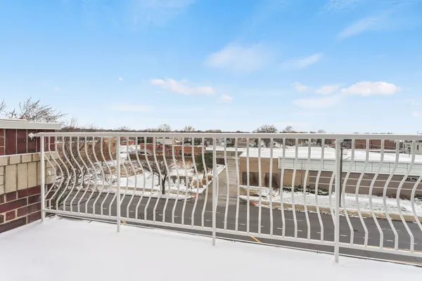 $315,000 | 7091 West Touhy Avenue, Unit 505, Niles, IL 60714