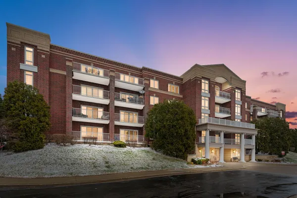 $315,000 | 7091 West Touhy Avenue, Unit 505, Niles, IL 60714