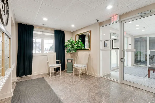 $315,000 | 7091 West Touhy Avenue, Unit 505, Niles, IL 60714