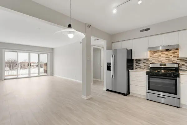 $315,000 | 7091 West Touhy Avenue, Unit 505, Niles, IL 60714