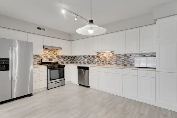 $315,000 | 7091 West Touhy Avenue, Unit 505, Niles, IL 60714