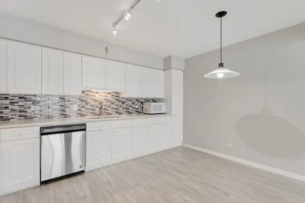 $315,000 | 7091 West Touhy Avenue, Unit 505, Niles, IL 60714