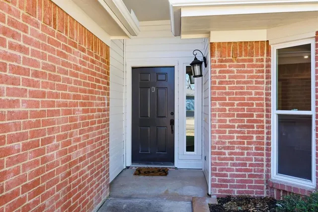 $299,900 | 5910 Fawn Meadow Trail, Arlington, TX 76017