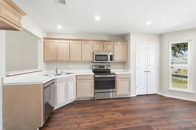 $299,900 | 5910 Fawn Meadow Trail, Arlington, TX 76017