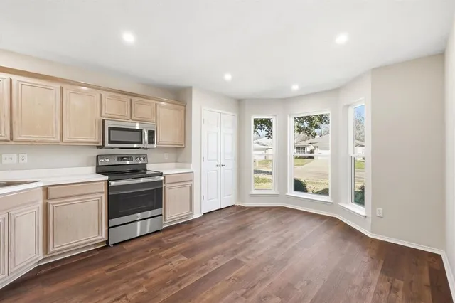 $299,900 | 5910 Fawn Meadow Trail, Arlington, TX 76017