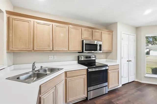 $299,900 | 5910 Fawn Meadow Trail, Arlington, TX 76017