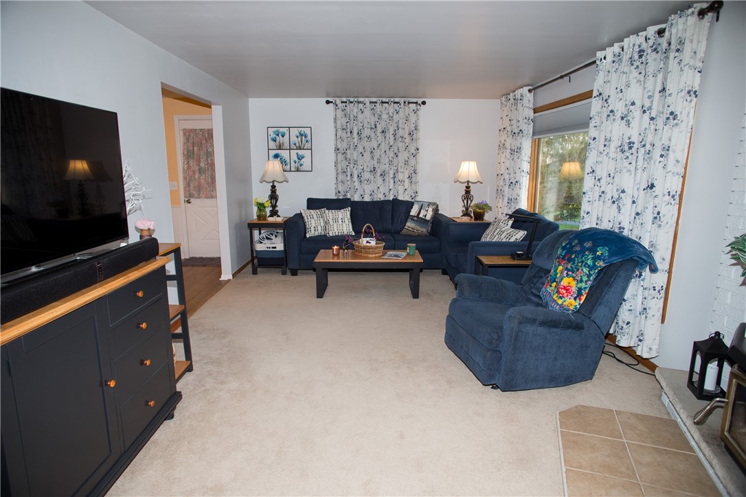 2526 Rush Mendon Road Rush, NY 14472 - Photo 15 of 50 Living Room