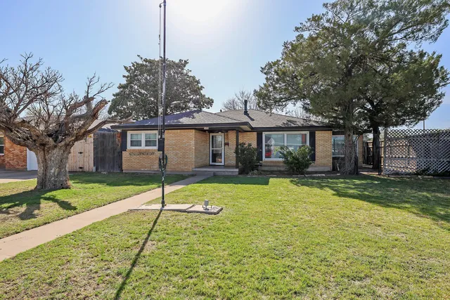 a house with swimming pool in front of it