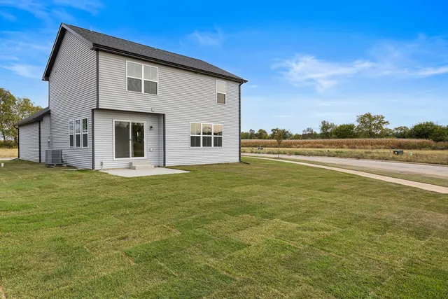 $404,900 | 25 Meadow Drive, Monticello, IL 61856