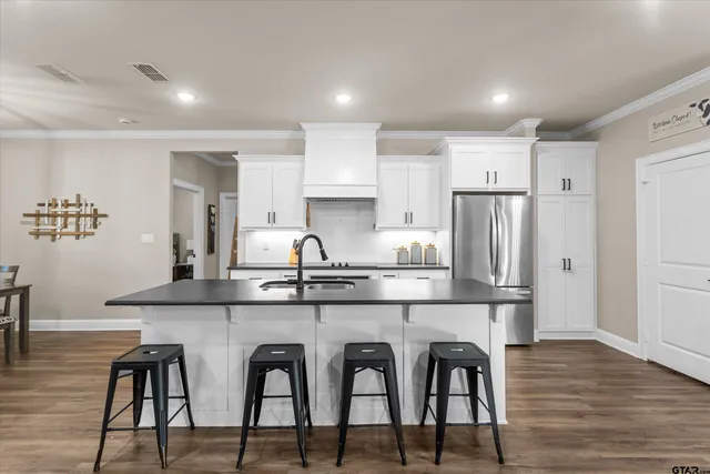 $395,000 | 19438 Cedarpark Place, Lindale, TX 75771