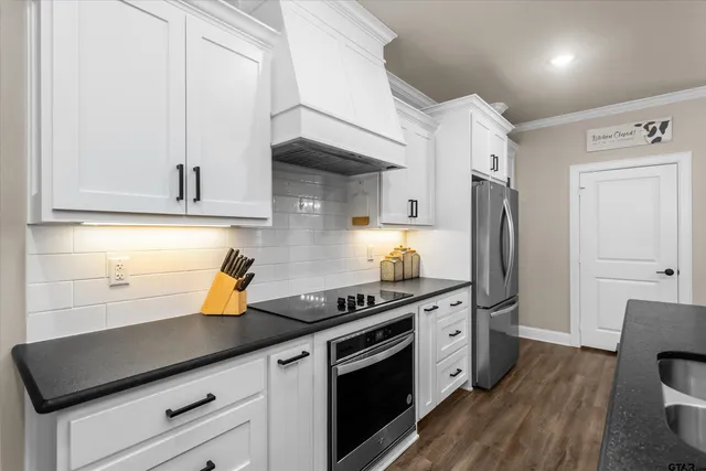 $395,000 | 19438 Cedarpark Place, Lindale, TX 75771