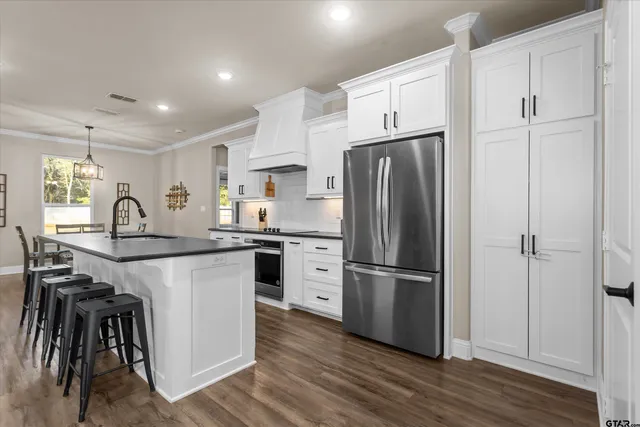 $395,000 | 19438 Cedarpark Place, Lindale, TX 75771