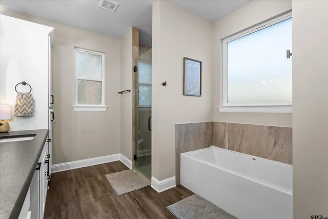 $395,000 | 19438 Cedarpark Place, Lindale, TX 75771