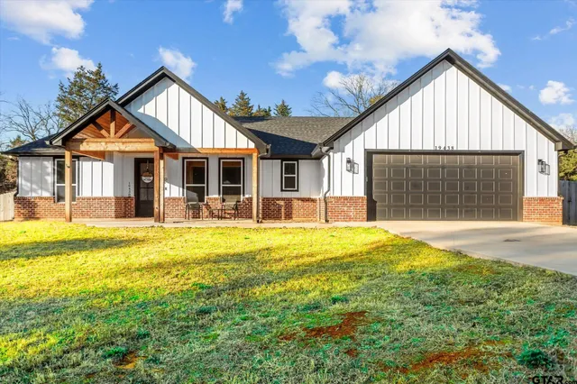 $395,000 | 19438 Cedarpark Place, Lindale, TX 75771