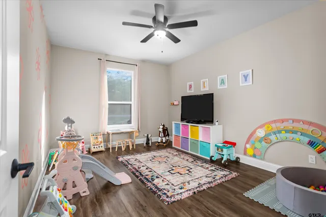 $395,000 | 19438 Cedarpark Place, Lindale, TX 75771