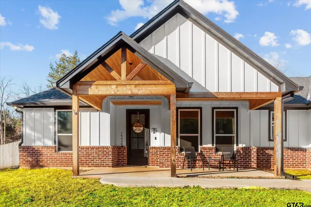 $395,000 | 19438 Cedarpark Place, Lindale, TX 75771