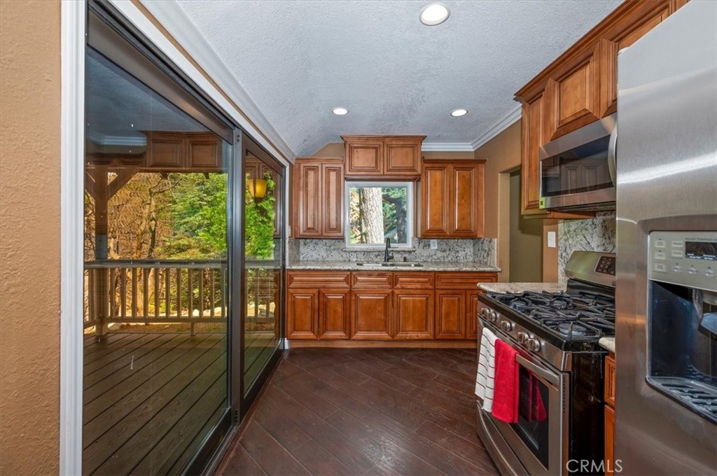 27297 Little Bear Road Blue Jay, CA 92317 - Photo 19 of 46 Kitchen