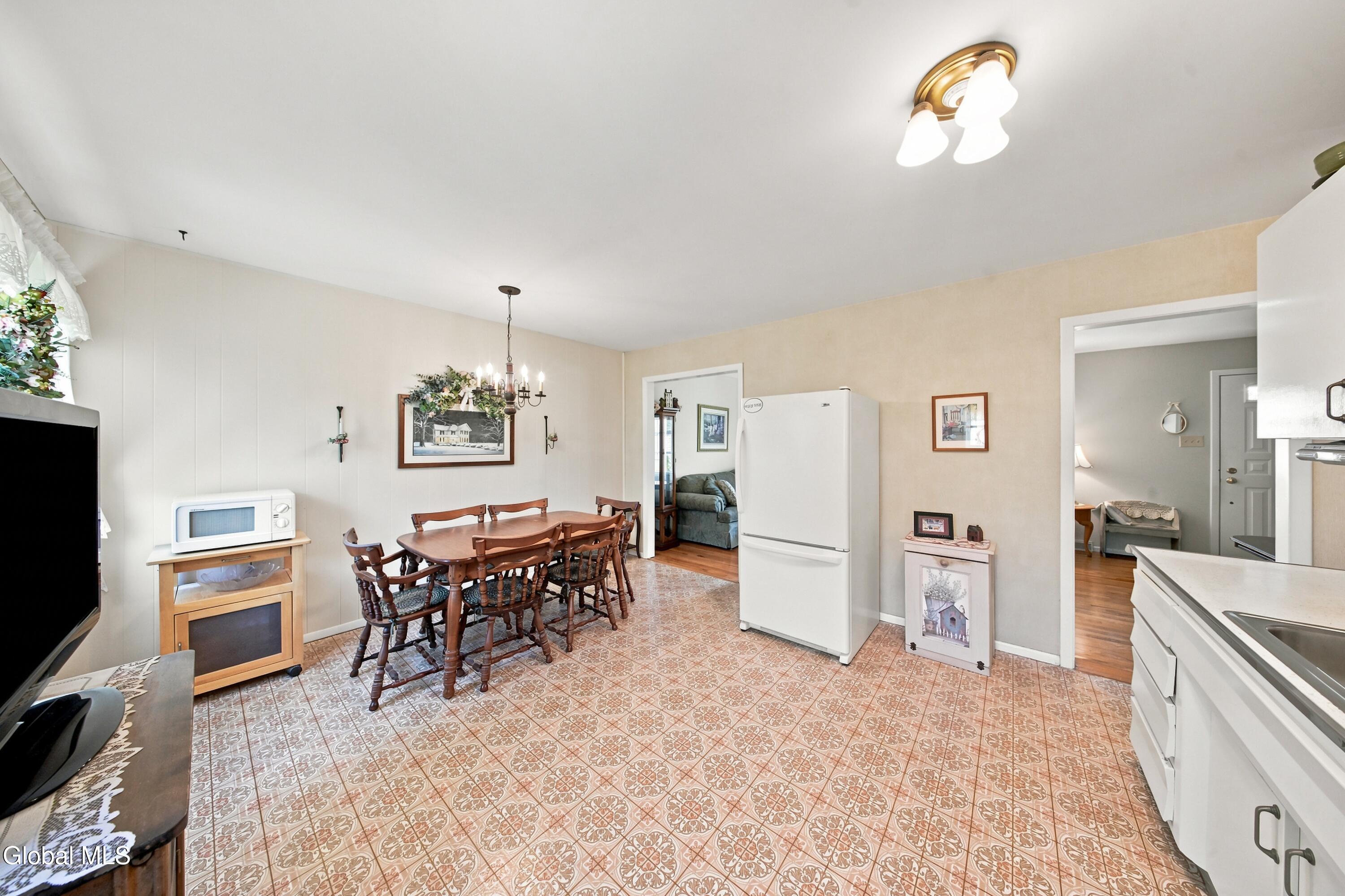 2 O'neil Street Troy, NY 12180 - Photo 9 of 34 9