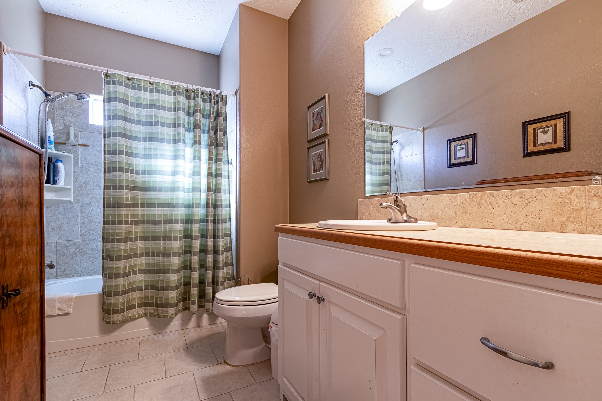 27 Marina Court Coldspring, TX 77331 - Photo 35 of 38 Bright guest bathroom with tiled tub/shower and generous vanity space.
