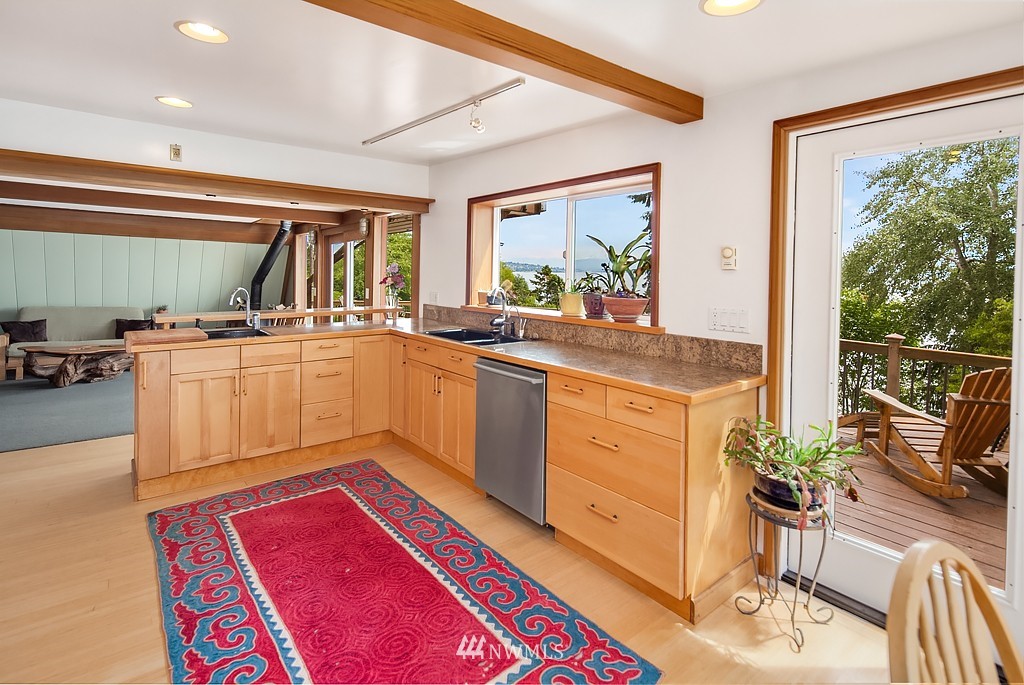 12821 Southwest Bachelor Road Vashon, WA 98070 - Photo 11 of 24 Gallery Image 11