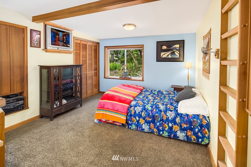 12821 Southwest Bachelor Road Vashon, WA 98070 - Photo 13 of 24 Gallery Image 13
